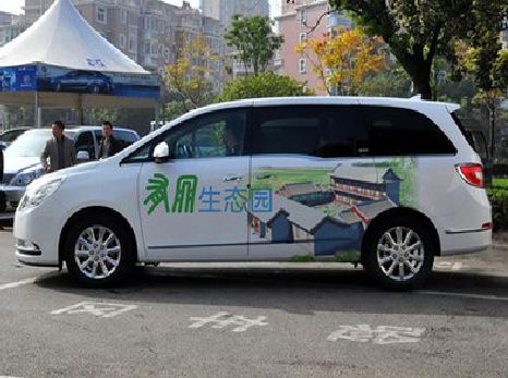 镇巴户外车贴喷绘如何保持效果?