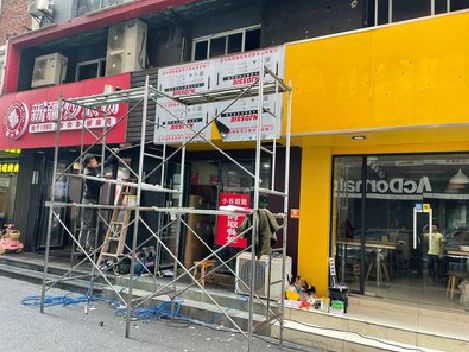 镇巴制作广告招牌如何避免它发黄？